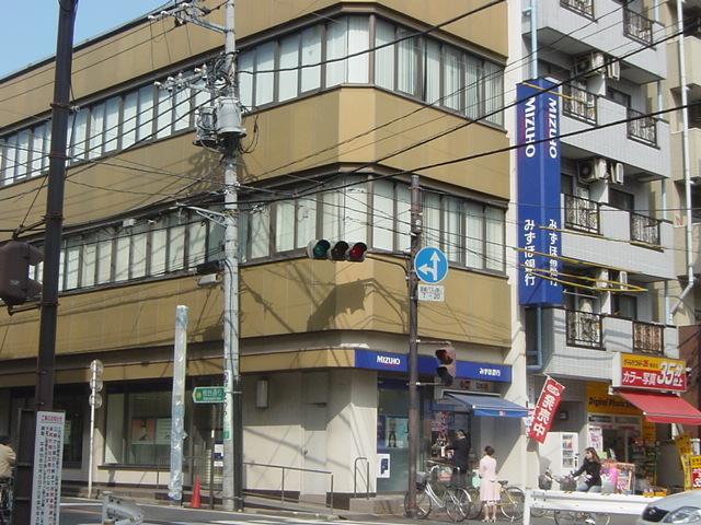 銀行：80m