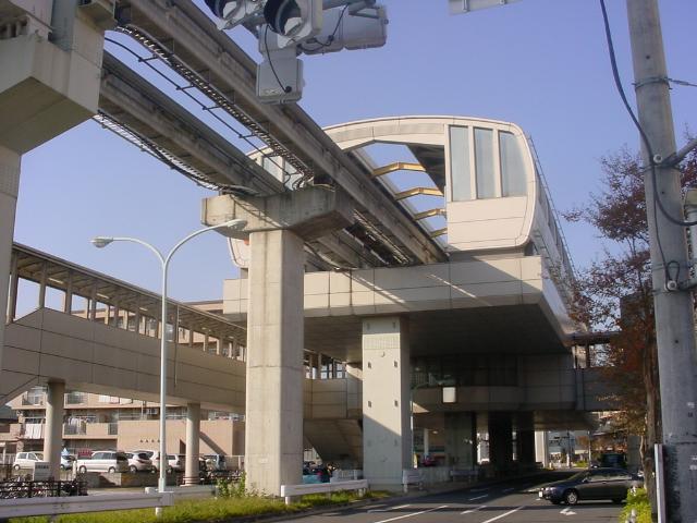 万願寺駅：560m