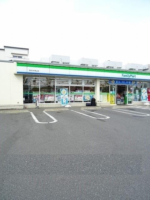 ファミリーマート羽村小作坂上店：1600m