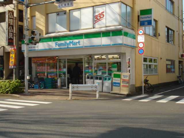 ファミリーマート西久保三鷹通り店：117m