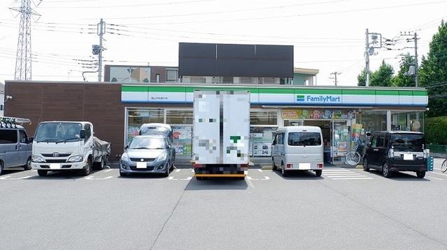 ファミリーマート滝山中央通り店：700m