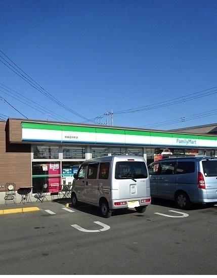 ファミリーマート：800m