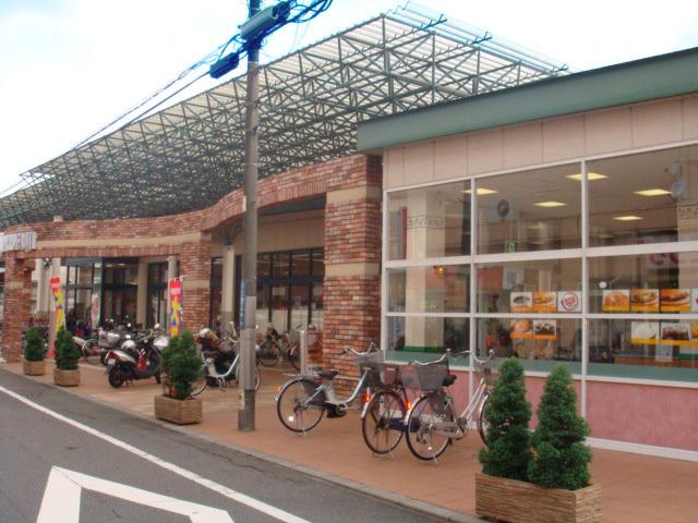 マルフジ東青梅店：825m