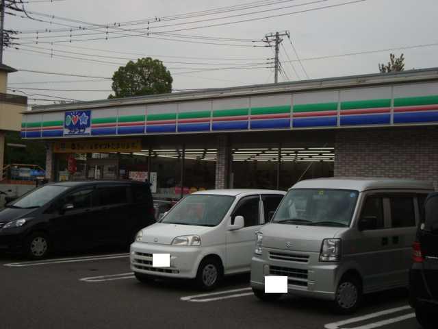 コンビニエンスストア：120m