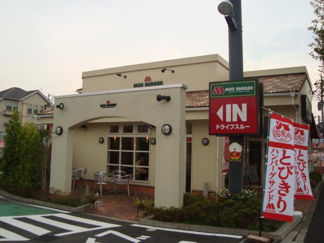 ファーストフード店：800m