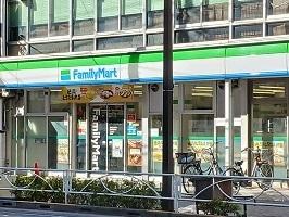 ファミリーマート：240m