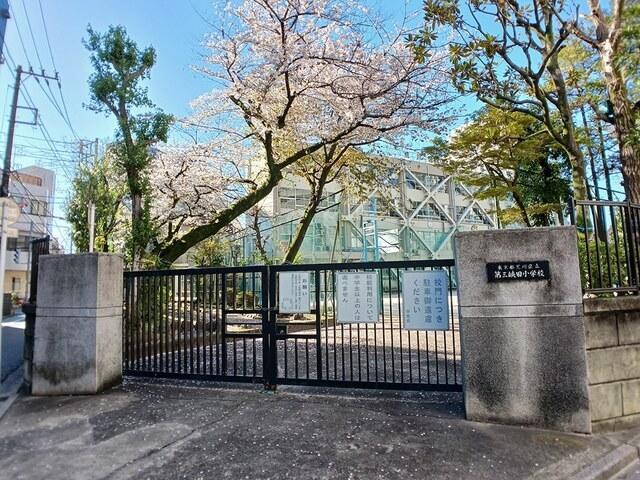 小学校：252m