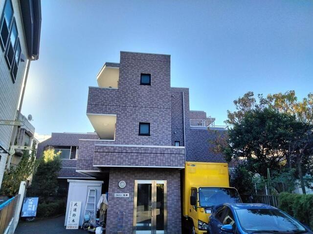 明大前駅より徒歩5分 築25年 3階建の賃貸物件