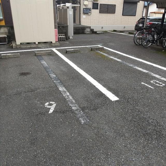 メゾン・ボヌール（201） 駐車場
