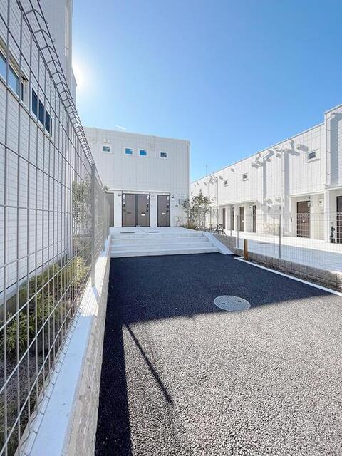 グラナーデ成城学園前B（206） エントランス