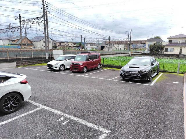 Ｂ-クレセント（201） 駐車場