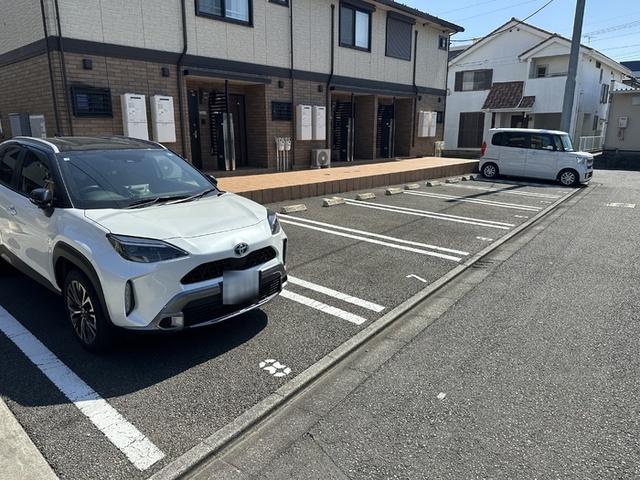 ターナ木曽西　B棟（201） 駐車場