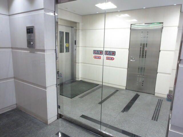 新宿区西新宿マンション エントランス