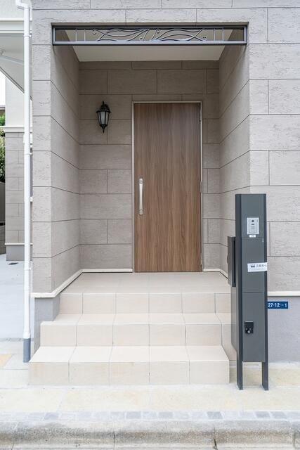 新宿区西落合一戸建 エントランス