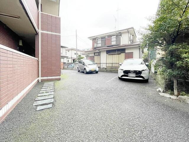 鶴寿館（102） 駐車場