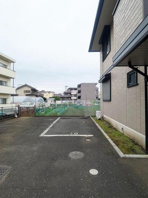 メゾン小柳（206） 駐車場