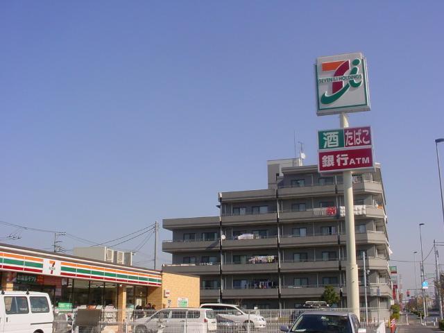 コンビニ：240m