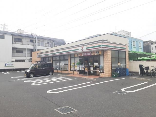 セブンイレブン足立花保南店：134m