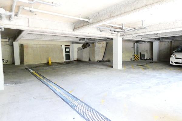 レジデンス蛍茶屋（202） 駐車場