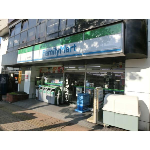 ファミリーマート蛍茶屋店：487m