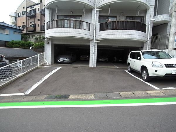アサヒツインハイツ（304） 駐車場