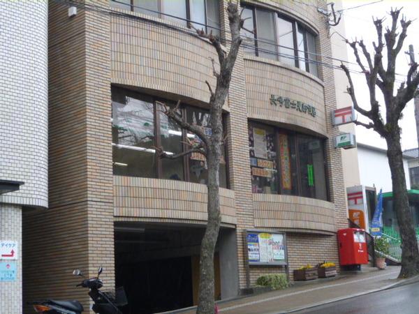 長崎富士見郵便局：499m