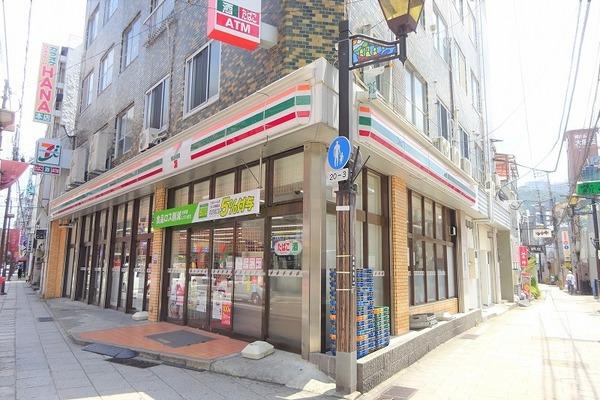 セブンイレブン長崎梅香崎町店：473m