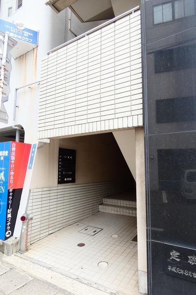 前田園ビル（302） エントランス