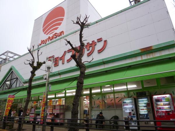 ジョイフルサン城栄店：859m