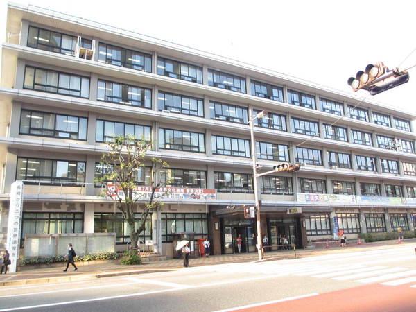 長崎市役所：570m