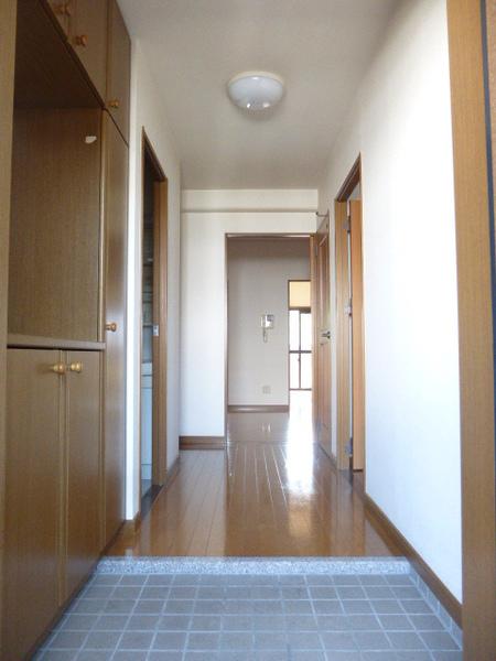 エクセレンス下屋敷Ⅱ（603） 玄関
