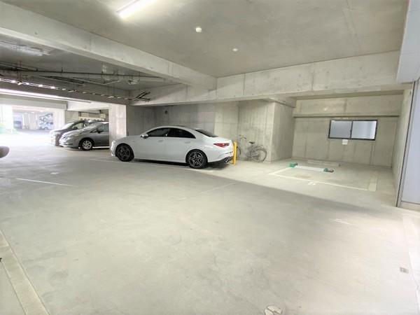 エススリーでじま（606） 駐車場