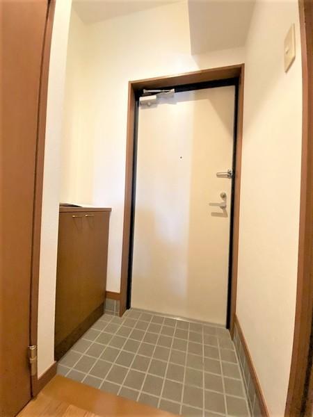 エススリーでじま（905） 玄関