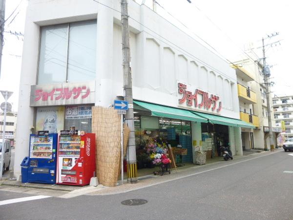 ジョイフルサン宝町店：161m