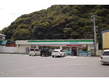 ファミリーマート三川店：805m