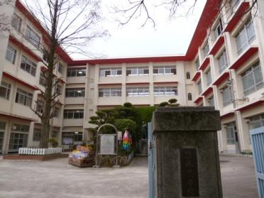 長崎市立城山小学校：182m