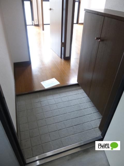 クオーレ中川（302） 玄関