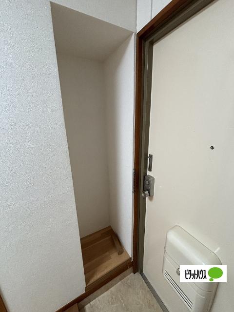 岩﨑勝ビル（302） 玄関