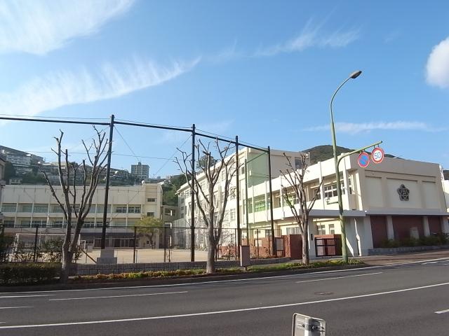 長崎市立上長崎小学校：828m