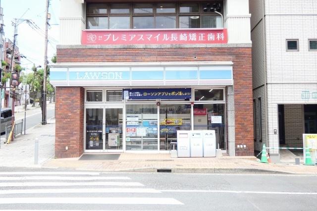 ローソンセントポール通店：569m