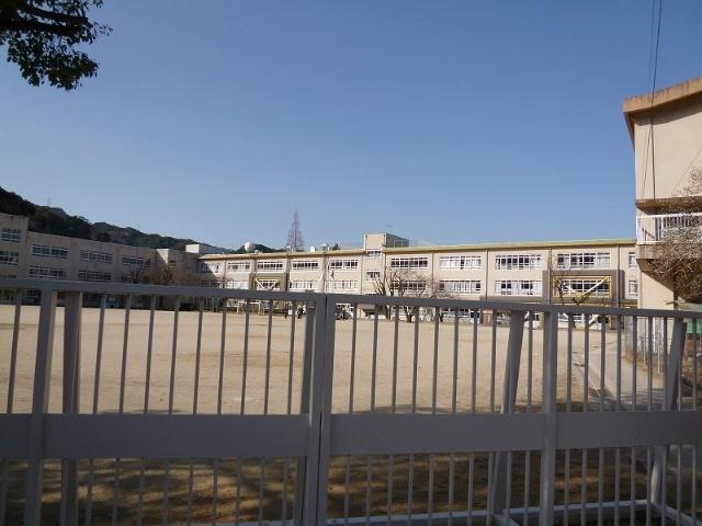 長崎市立西町小学校：1460m