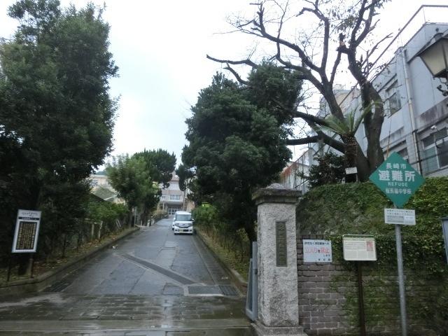 長崎市立桜馬場中学校：922m