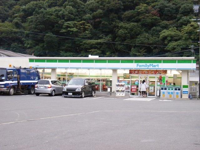 ファミリーマート三川町店：1351m
