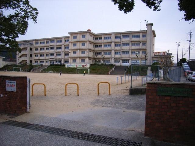 長崎市立西山台小学校：1419m