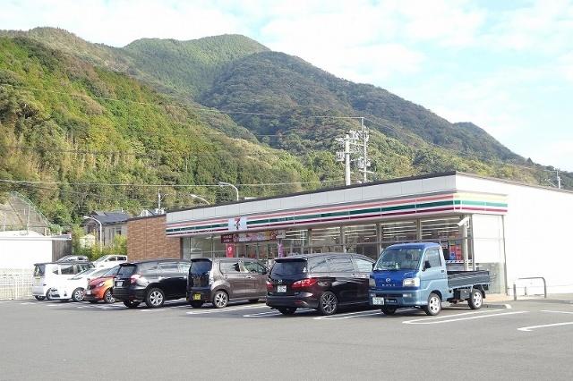 セブンイレブン長崎東町店：383m
