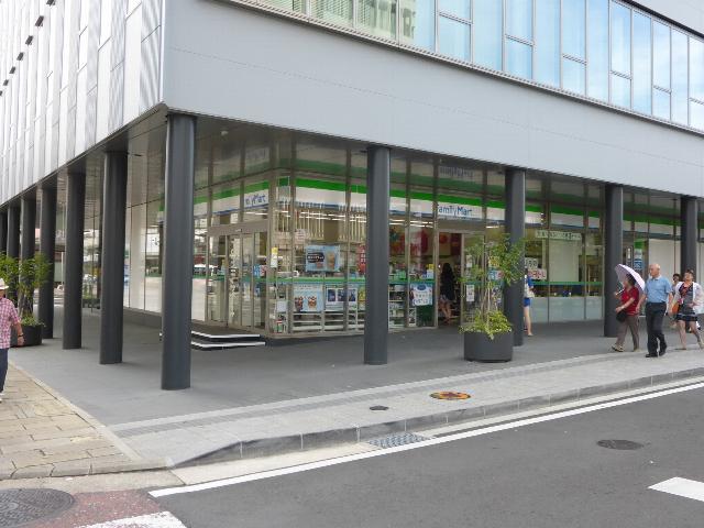 ファミリーマート長崎出島店：307m