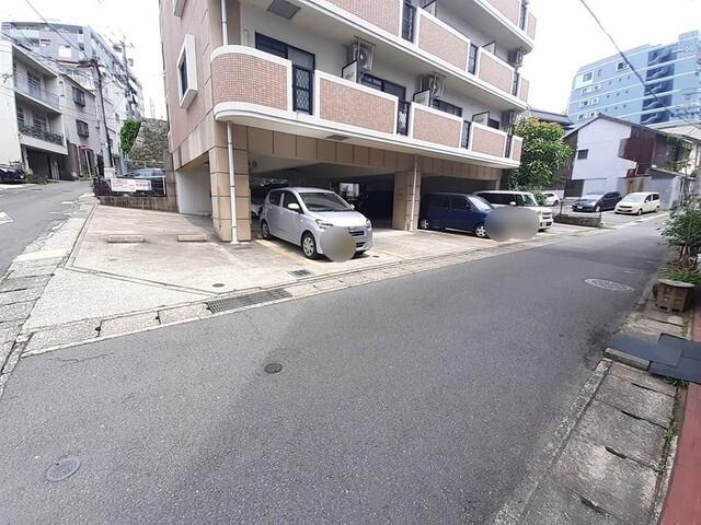 ブランドール大井手（503） 駐車場