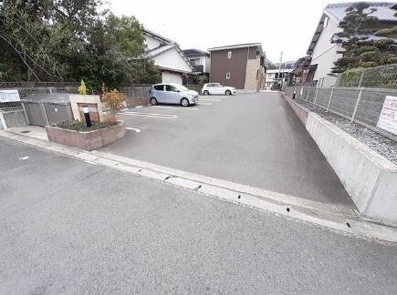 グランドソレイユ戸石（101） 駐車場