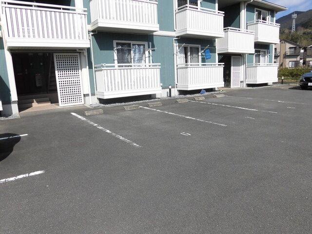 メルベーユ尾崎（103） 駐車場