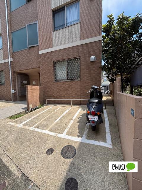 ユニバード（302） 駐車場